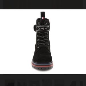 Tommy Hilfiger Parsins Suede Leather lace up combat ankle boot TOMMY logo buckle